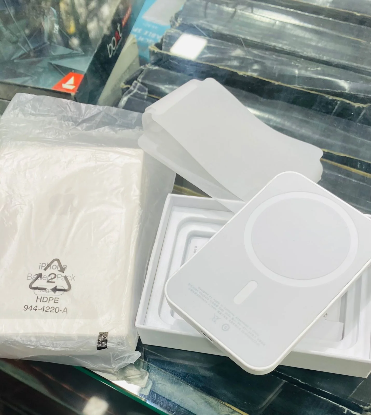 Apple-power-back-5000mah.webp Wireless Power Bank - Image 1